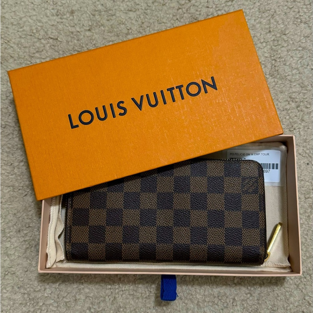 Louis Vuitton Zippy Wallet. Damier Ebene